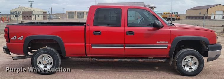 image for item LV9393 2004 Chevrolet Silverado 2500  Crew Cab pickup truck