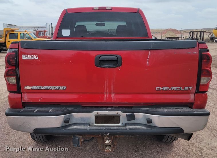 image for item LV9393 2004 Chevrolet Silverado 2500  Crew Cab pickup truck