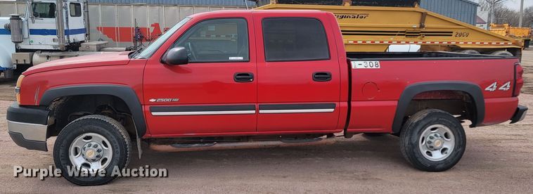 image for item LV9393 2004 Chevrolet Silverado 2500  Crew Cab pickup truck