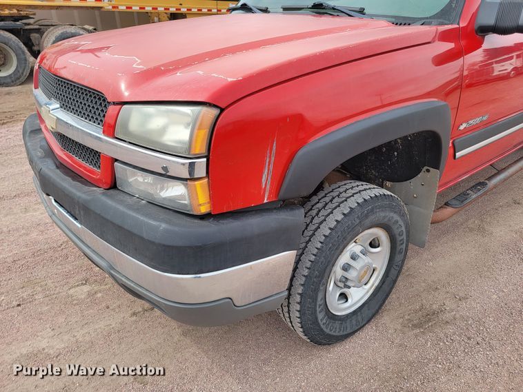 image for item LV9393 2004 Chevrolet Silverado 2500  Crew Cab pickup truck