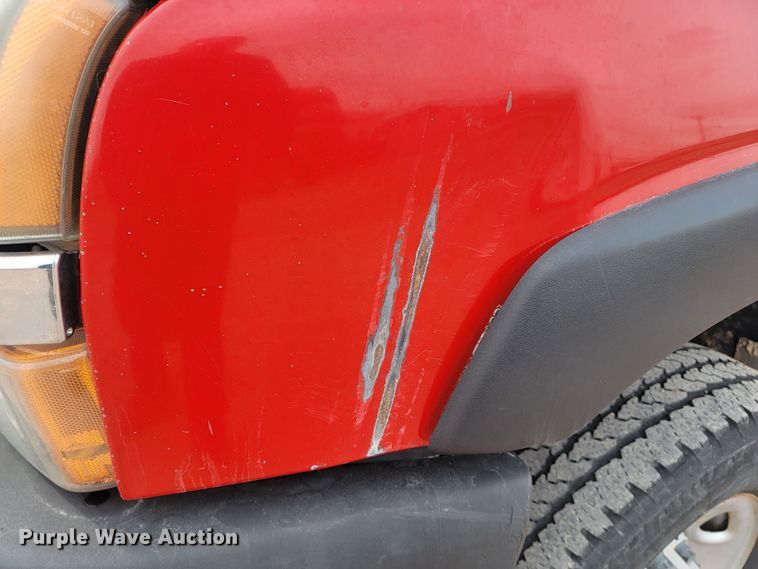 image for item LV9393 2004 Chevrolet Silverado 2500  Crew Cab pickup truck