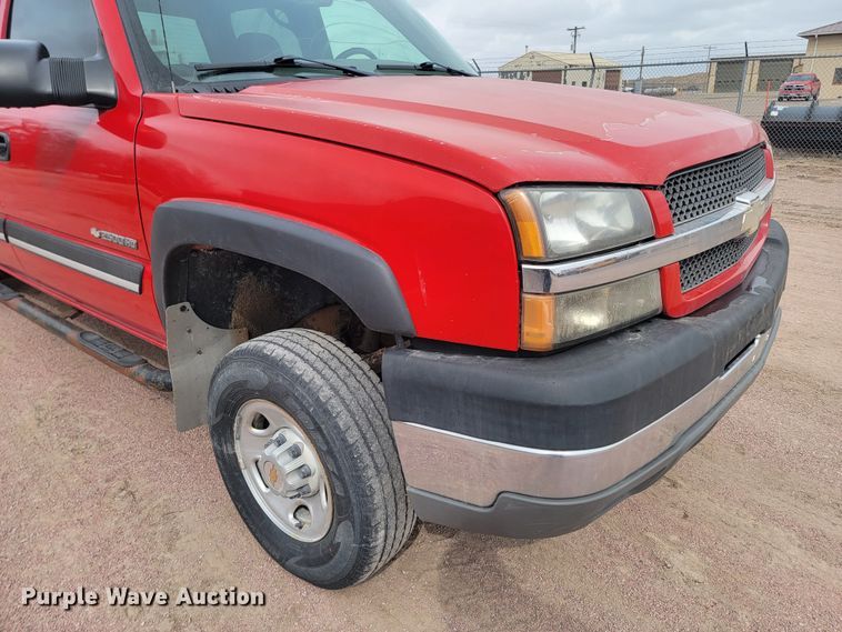 image for item LV9393 2004 Chevrolet Silverado 2500  Crew Cab pickup truck