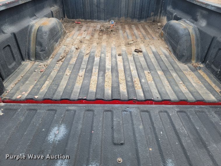 image for item LV9393 2004 Chevrolet Silverado 2500  Crew Cab pickup truck