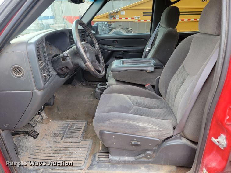 image for item LV9393 2004 Chevrolet Silverado 2500  Crew Cab pickup truck