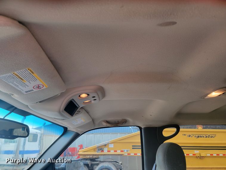 image for item LV9393 2004 Chevrolet Silverado 2500  Crew Cab pickup truck