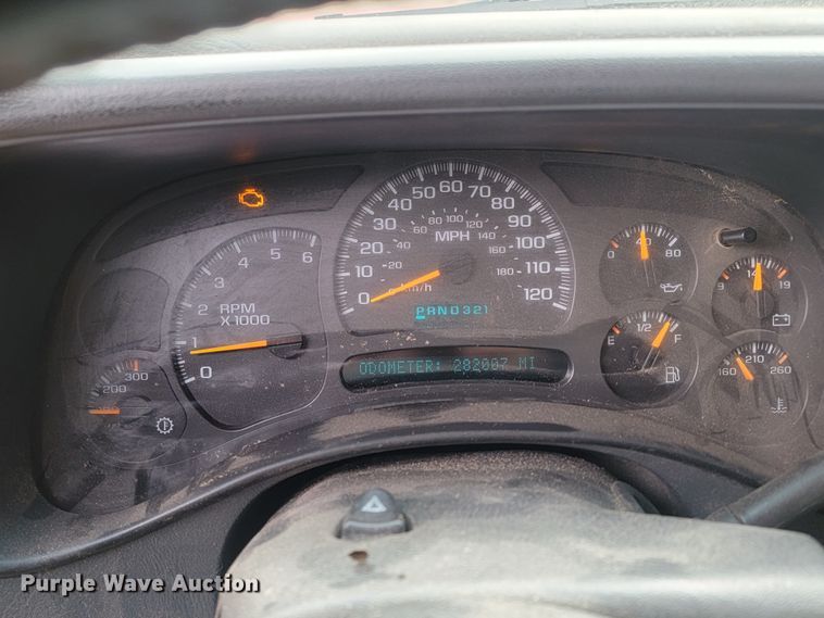 image for item LV9393 2004 Chevrolet Silverado 2500  Crew Cab pickup truck