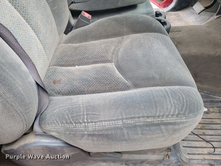 image for item LV9393 2004 Chevrolet Silverado 2500  Crew Cab pickup truck