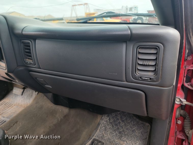 image for item LV9393 2004 Chevrolet Silverado 2500  Crew Cab pickup truck