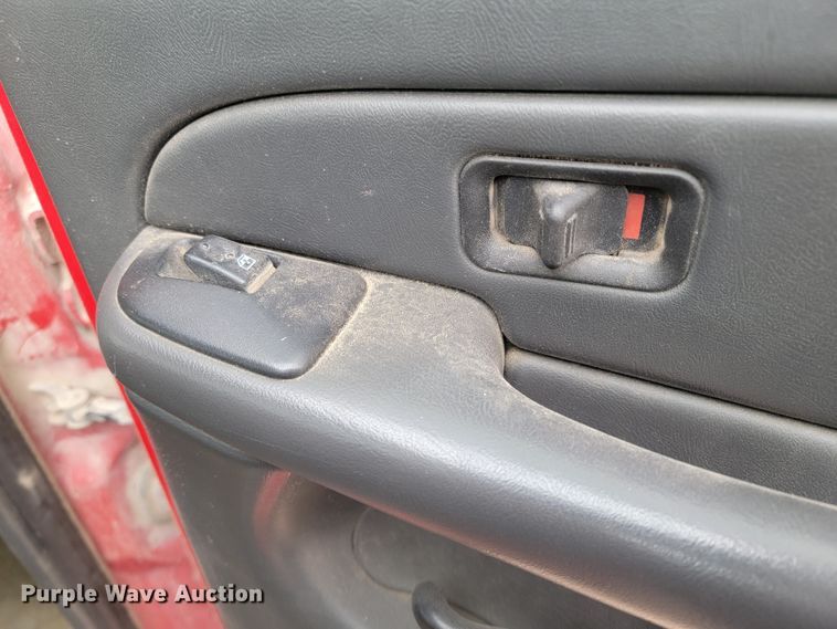 image for item LV9393 2004 Chevrolet Silverado 2500  Crew Cab pickup truck