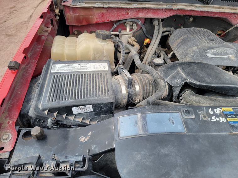 image for item LV9393 2004 Chevrolet Silverado 2500  Crew Cab pickup truck