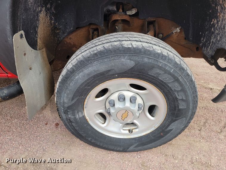 image for item LV9393 2004 Chevrolet Silverado 2500  Crew Cab pickup truck