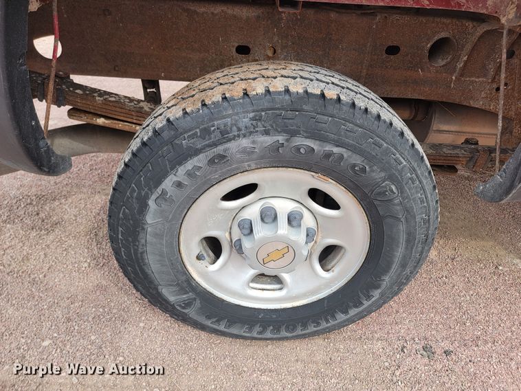 image for item LV9393 2004 Chevrolet Silverado 2500  Crew Cab pickup truck