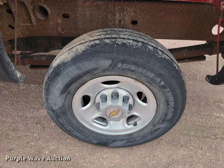 image for item LV9393 2004 Chevrolet Silverado 2500  Crew Cab pickup truck