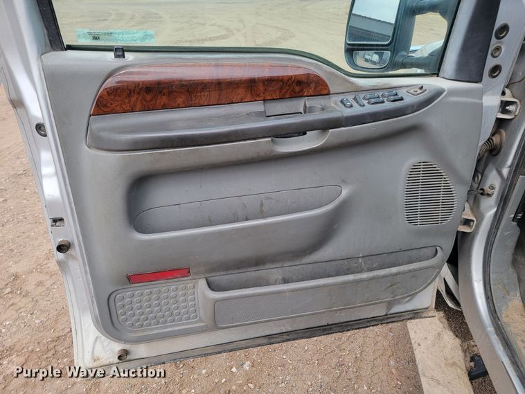 image for item LV9394 2003 Ford F250 Super Duty Lariat  Crew Cab pickup truck