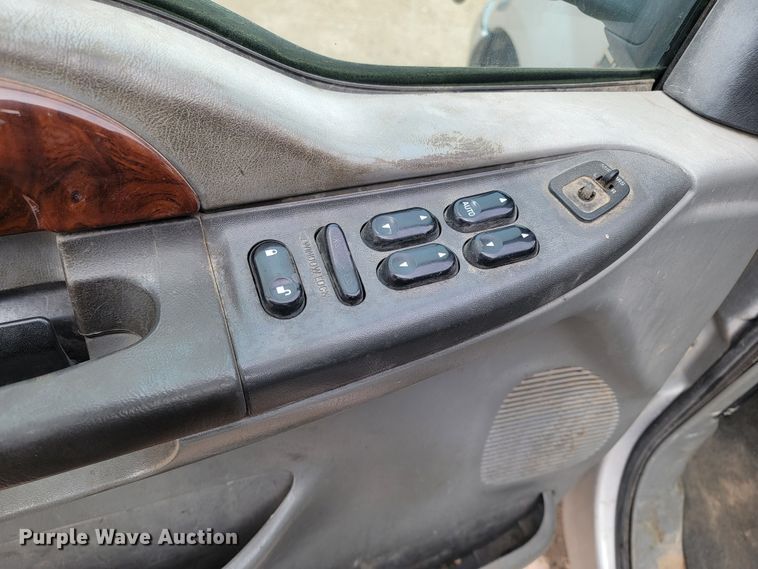 image for item LV9394 2003 Ford F250 Super Duty Lariat  Crew Cab pickup truck