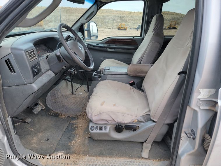 image for item LV9394 2003 Ford F250 Super Duty Lariat  Crew Cab pickup truck