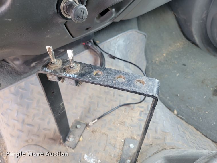 image for item LV9394 2003 Ford F250 Super Duty Lariat  Crew Cab pickup truck