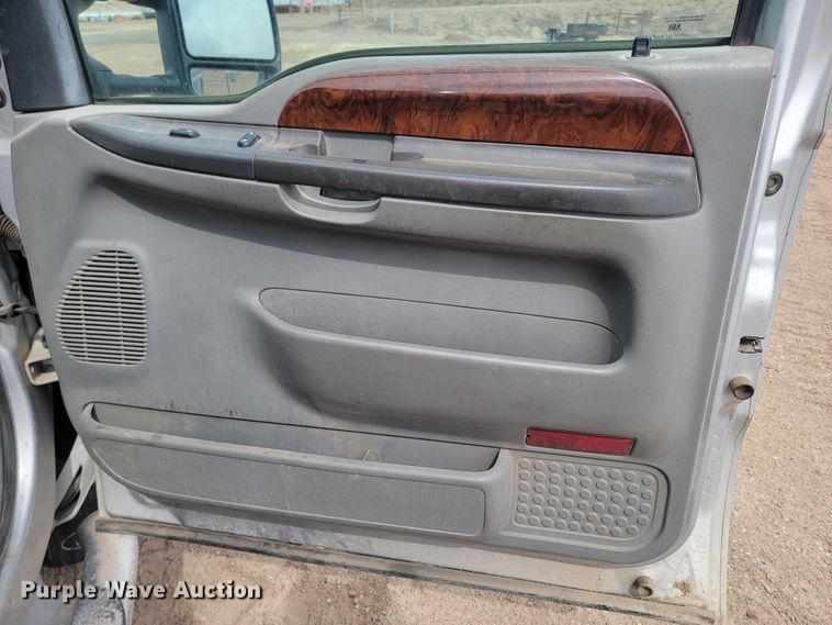 image for item LV9394 2003 Ford F250 Super Duty Lariat  Crew Cab pickup truck