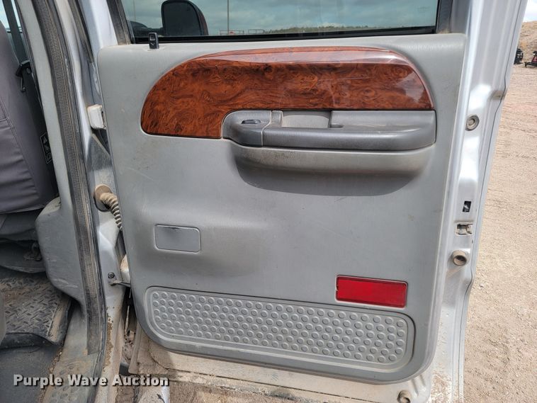 image for item LV9394 2003 Ford F250 Super Duty Lariat  Crew Cab pickup truck