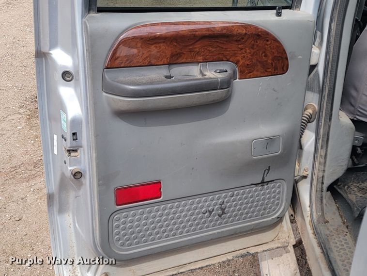 image for item LV9394 2003 Ford F250 Super Duty Lariat  Crew Cab pickup truck