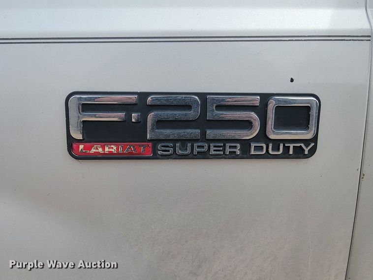 image for item LV9394 2003 Ford F250 Super Duty Lariat  Crew Cab pickup truck