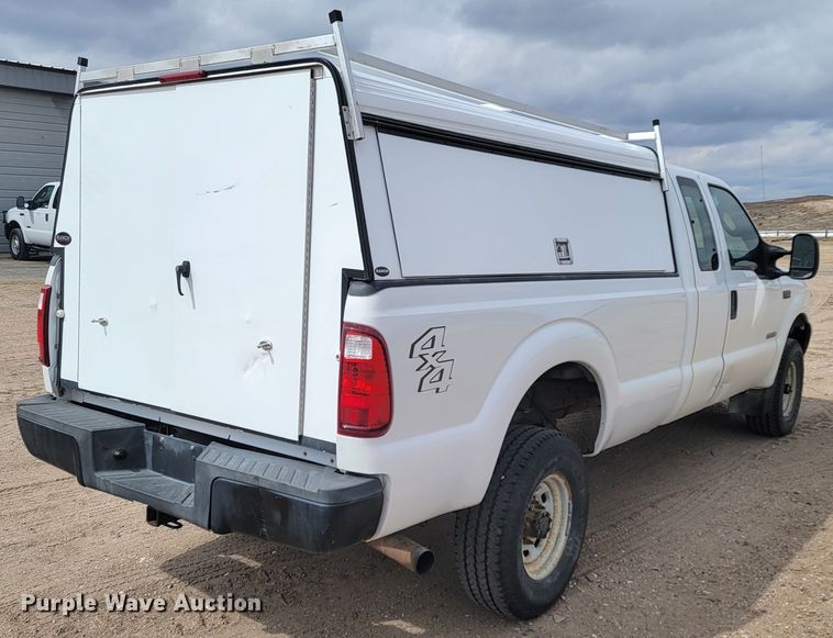 image for item LV9396 2004 Ford F350 Super Duty XL  SuperCab pickup truck