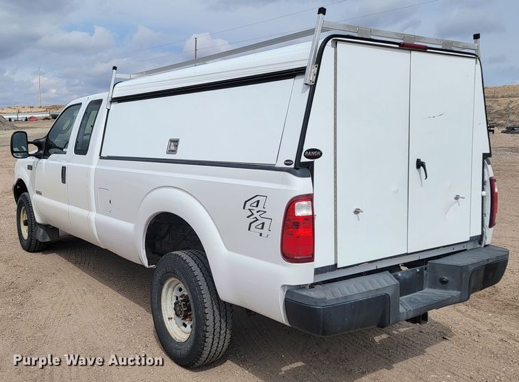 image for item LV9396 2004 Ford F350 Super Duty XL  SuperCab pickup truck