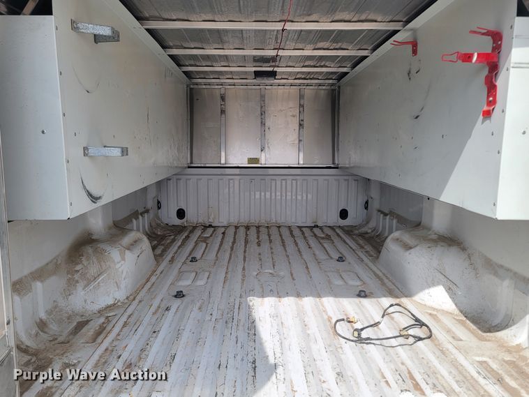 image for item LV9396 2004 Ford F350 Super Duty XL  SuperCab pickup truck