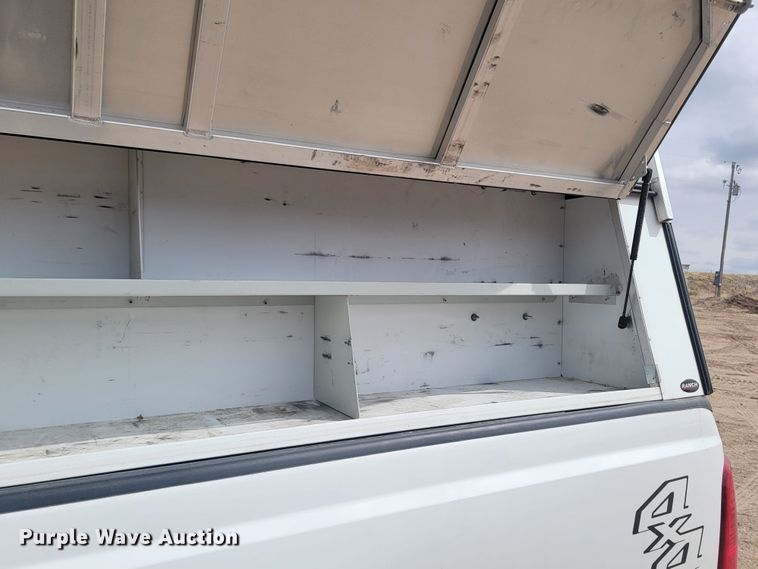 image for item LV9396 2004 Ford F350 Super Duty XL  SuperCab pickup truck