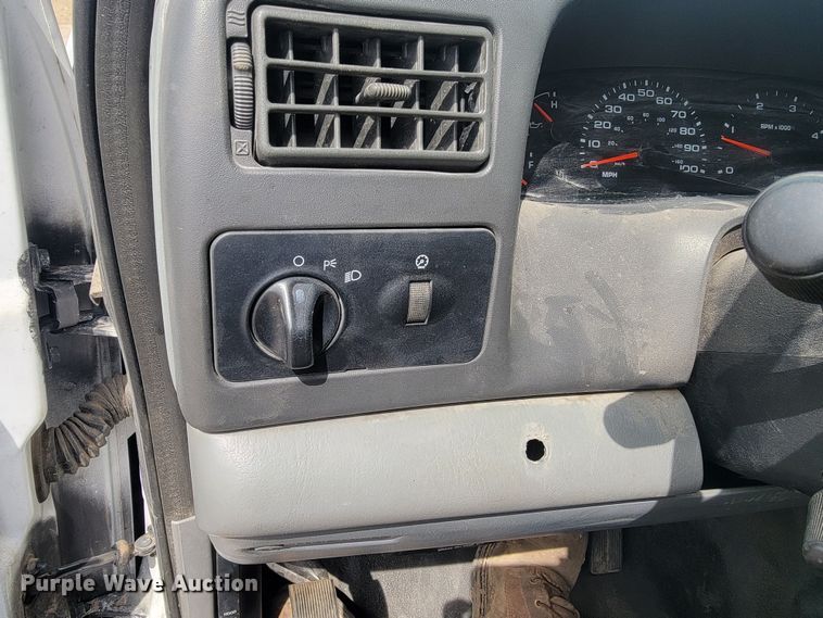 image for item LV9396 2004 Ford F350 Super Duty XL  SuperCab pickup truck