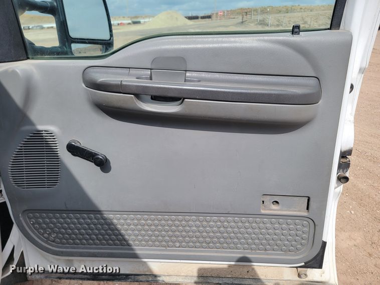 image for item LV9396 2004 Ford F350 Super Duty XL  SuperCab pickup truck