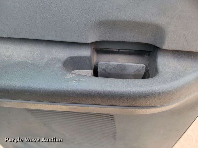 image for item LV9396 2004 Ford F350 Super Duty XL  SuperCab pickup truck