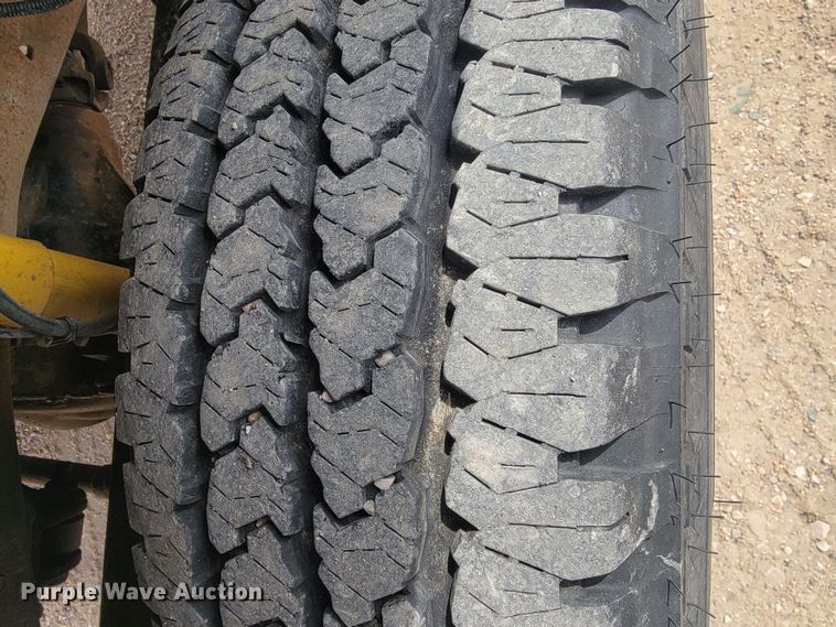 image for item LV9396 2004 Ford F350 Super Duty XL  SuperCab pickup truck