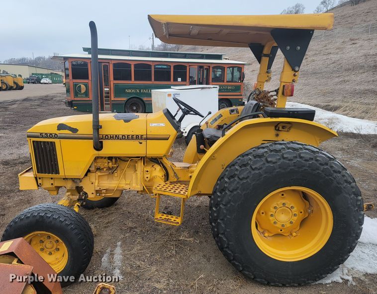 image for item LV9398 1995 John Deere 5300  tractor