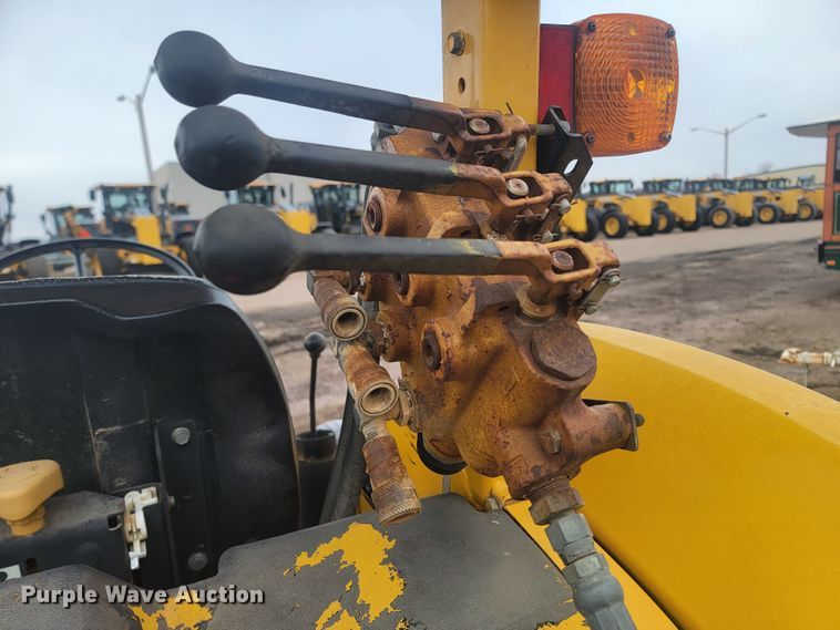 image for item LV9398 1995 John Deere 5300  tractor