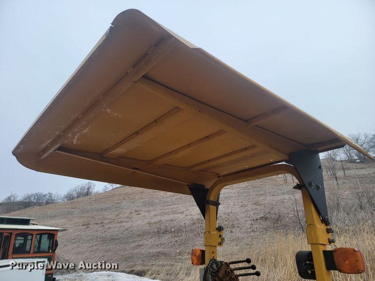 image for item LV9398 1995 John Deere 5300  tractor