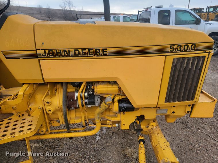 image for item LV9398 1995 John Deere 5300  tractor