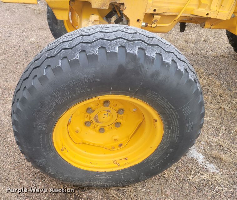 image for item LV9398 1995 John Deere 5300  tractor