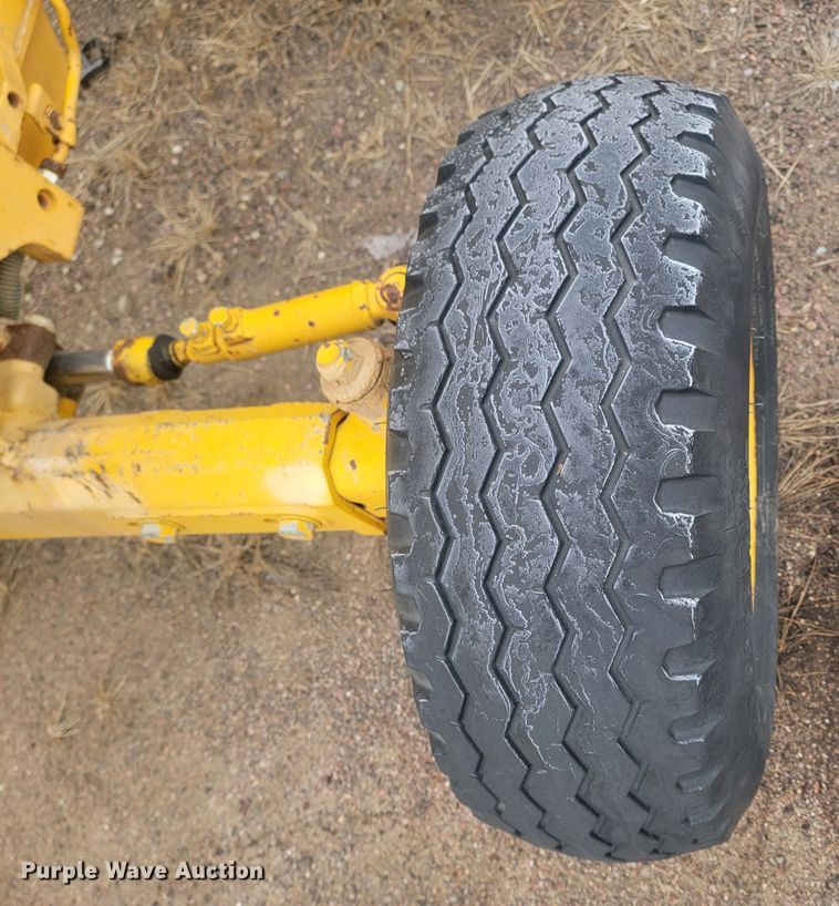 image for item LV9398 1995 John Deere 5300  tractor