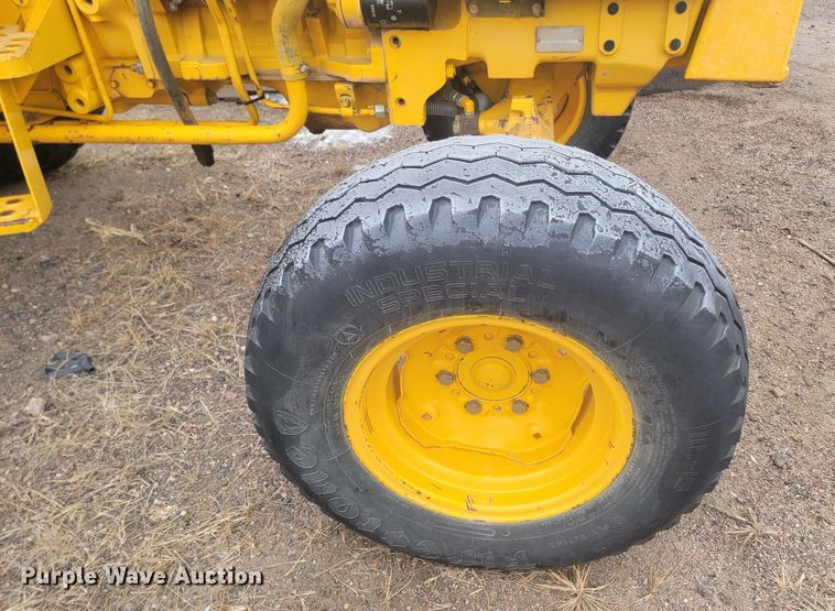 image for item LV9398 1995 John Deere 5300  tractor