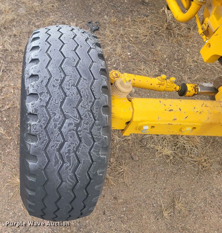 image for item LV9398 1995 John Deere 5300  tractor