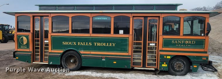 image for item LV9400 2000 Chance Coach AH-28  trolley