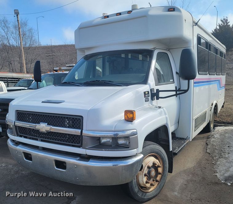 image for item LV9403 2008 Chevrolet C4500  shuttle bus