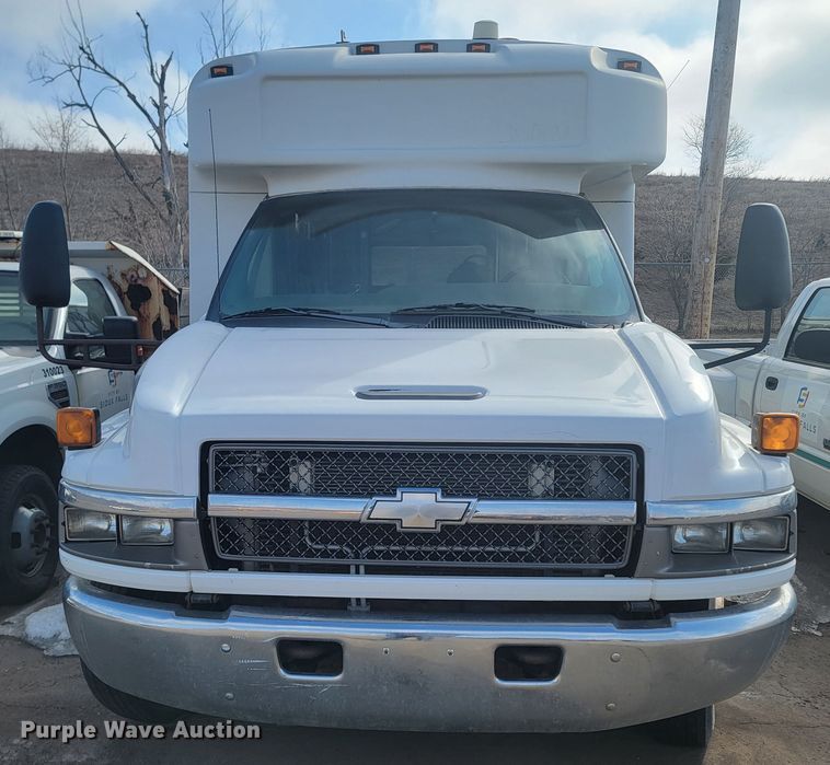 image for item LV9403 2008 Chevrolet C4500  shuttle bus
