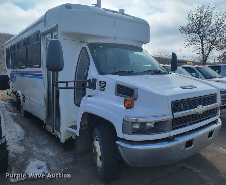 image for item LV9403 2008 Chevrolet C4500  shuttle bus