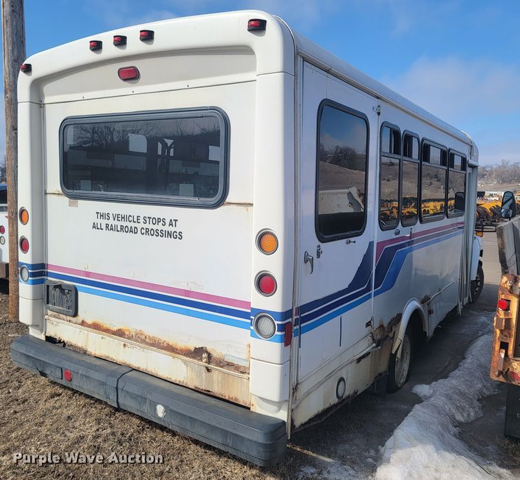 image for item LV9403 2008 Chevrolet C4500  shuttle bus