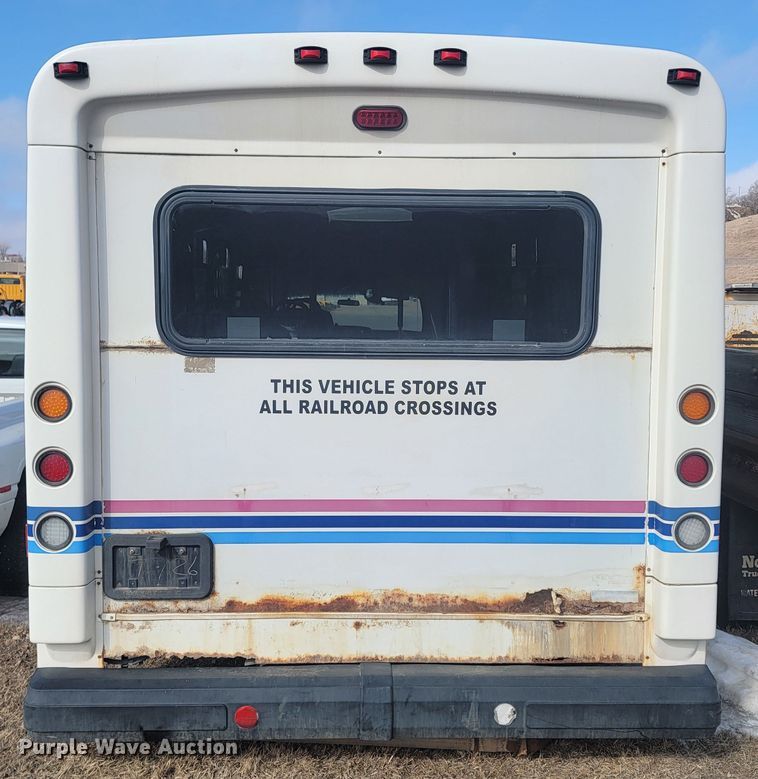 image for item LV9403 2008 Chevrolet C4500  shuttle bus