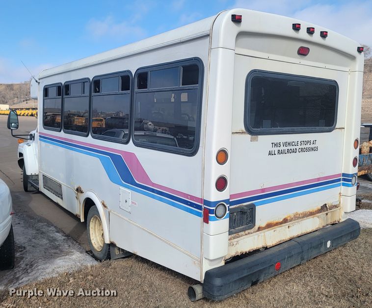 image for item LV9403 2008 Chevrolet C4500  shuttle bus