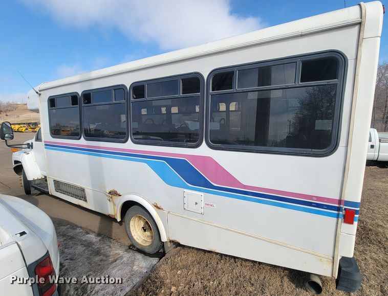 image for item LV9403 2008 Chevrolet C4500  shuttle bus