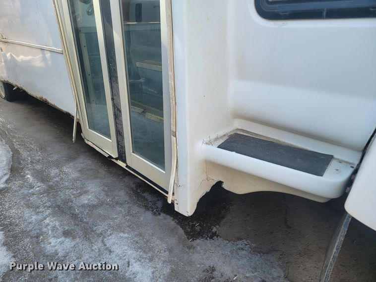 image for item LV9403 2008 Chevrolet C4500  shuttle bus